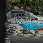 Halkidiki Palace فندق 4*