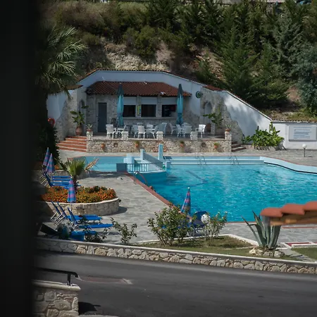 Halkidiki Palace فندق 4*